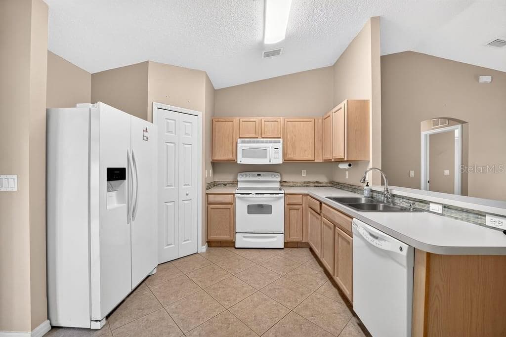 kitchen1 - 2316 WILLOW OAK DR, EDGEWATER