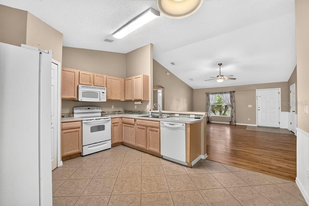 kitchen2 - 2316 WILLOW OAK DR, EDGEWATER