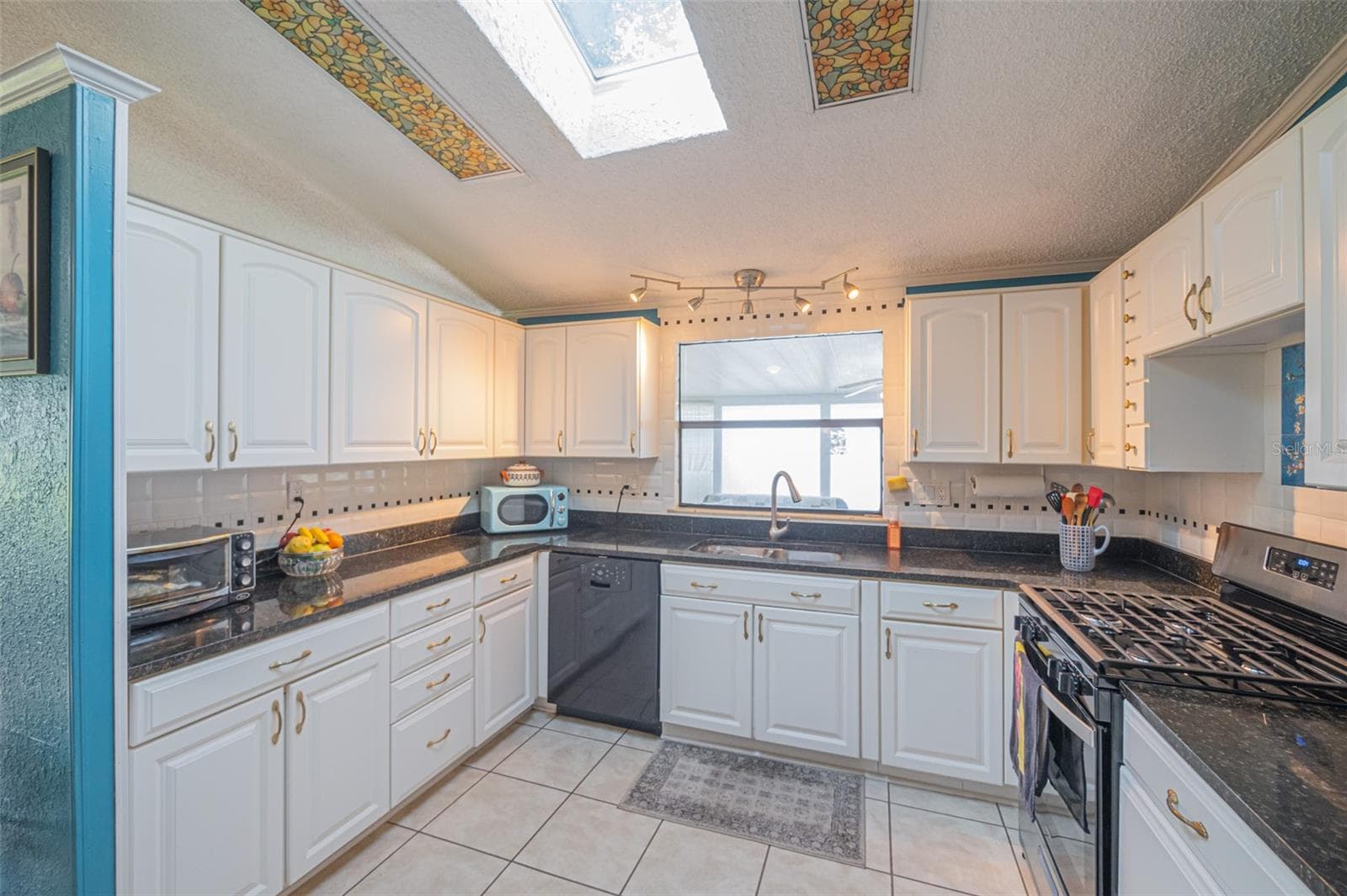 Kitchen - 25007 BELLEVUE, LEESBURG