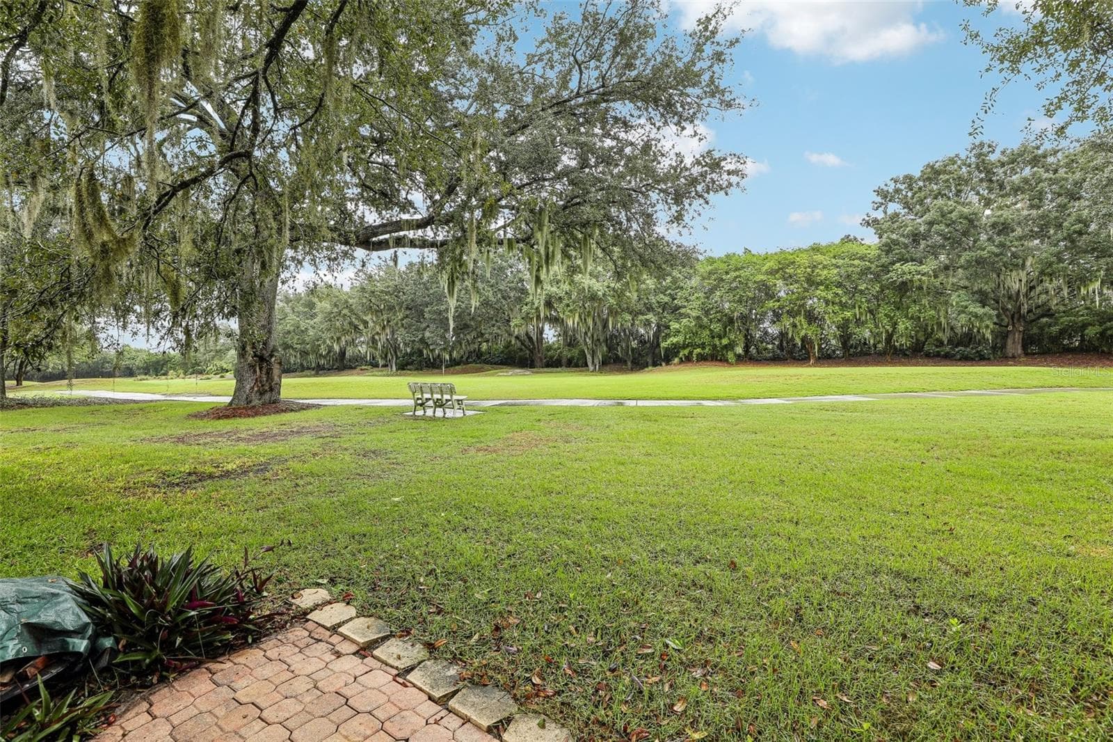 Single Family Residence at 460 LOMA PASEO DR, THE VILLAGES, photo 11 of 42