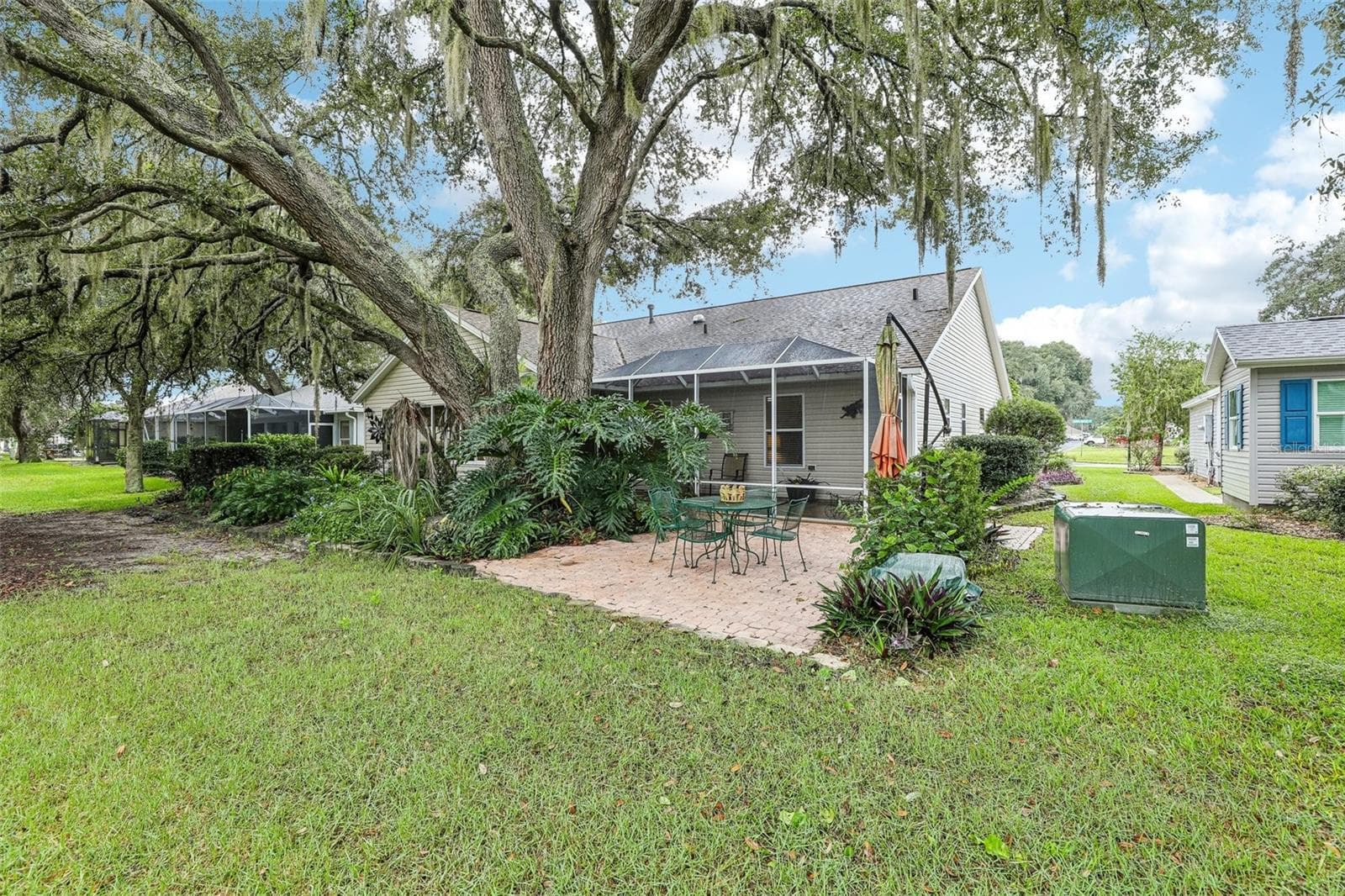Single Family Residence at 460 LOMA PASEO DR, THE VILLAGES, photo 12 of 42