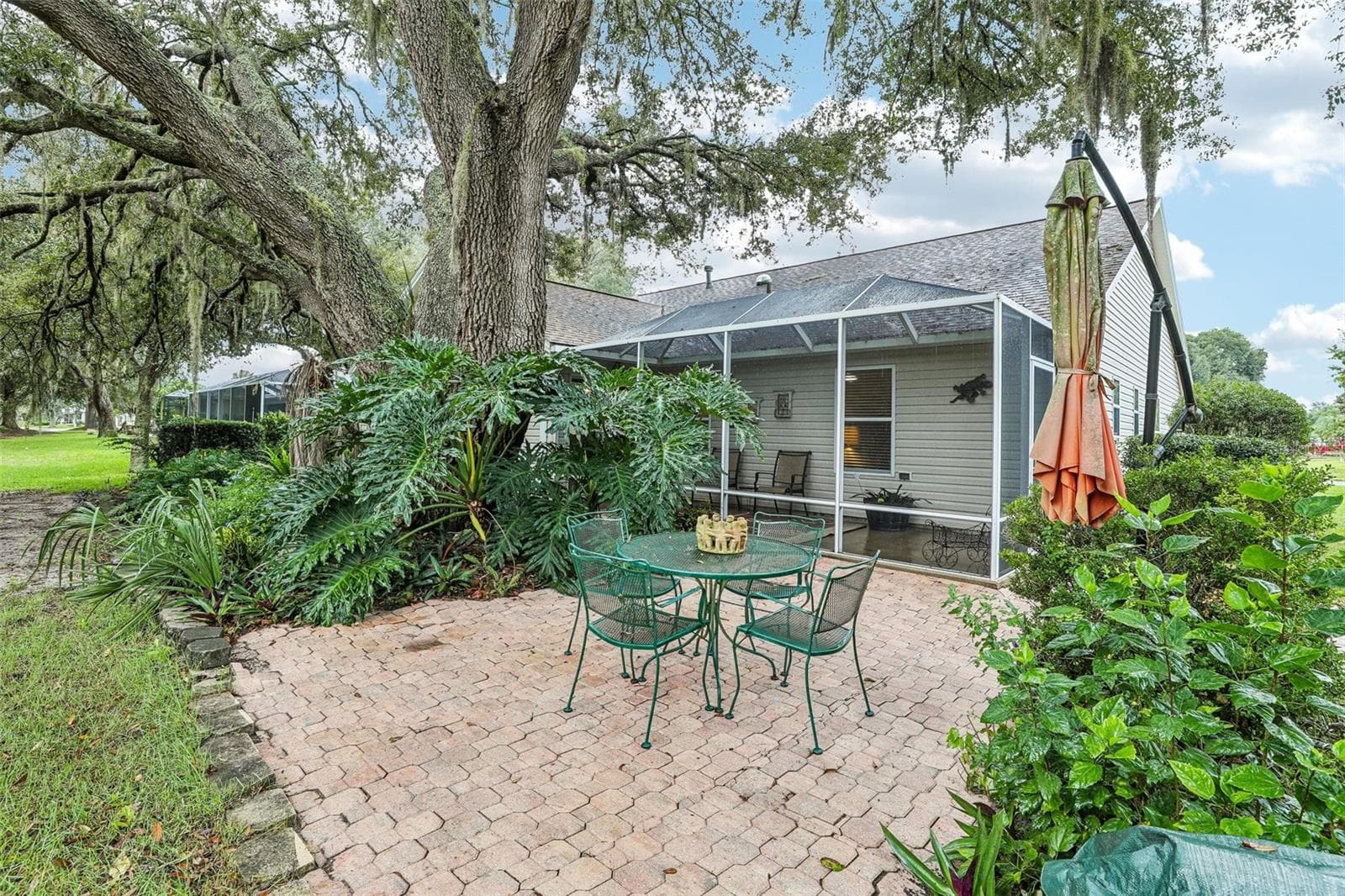 Single Family Residence at 460 LOMA PASEO DR, THE VILLAGES, photo 13 of 42
