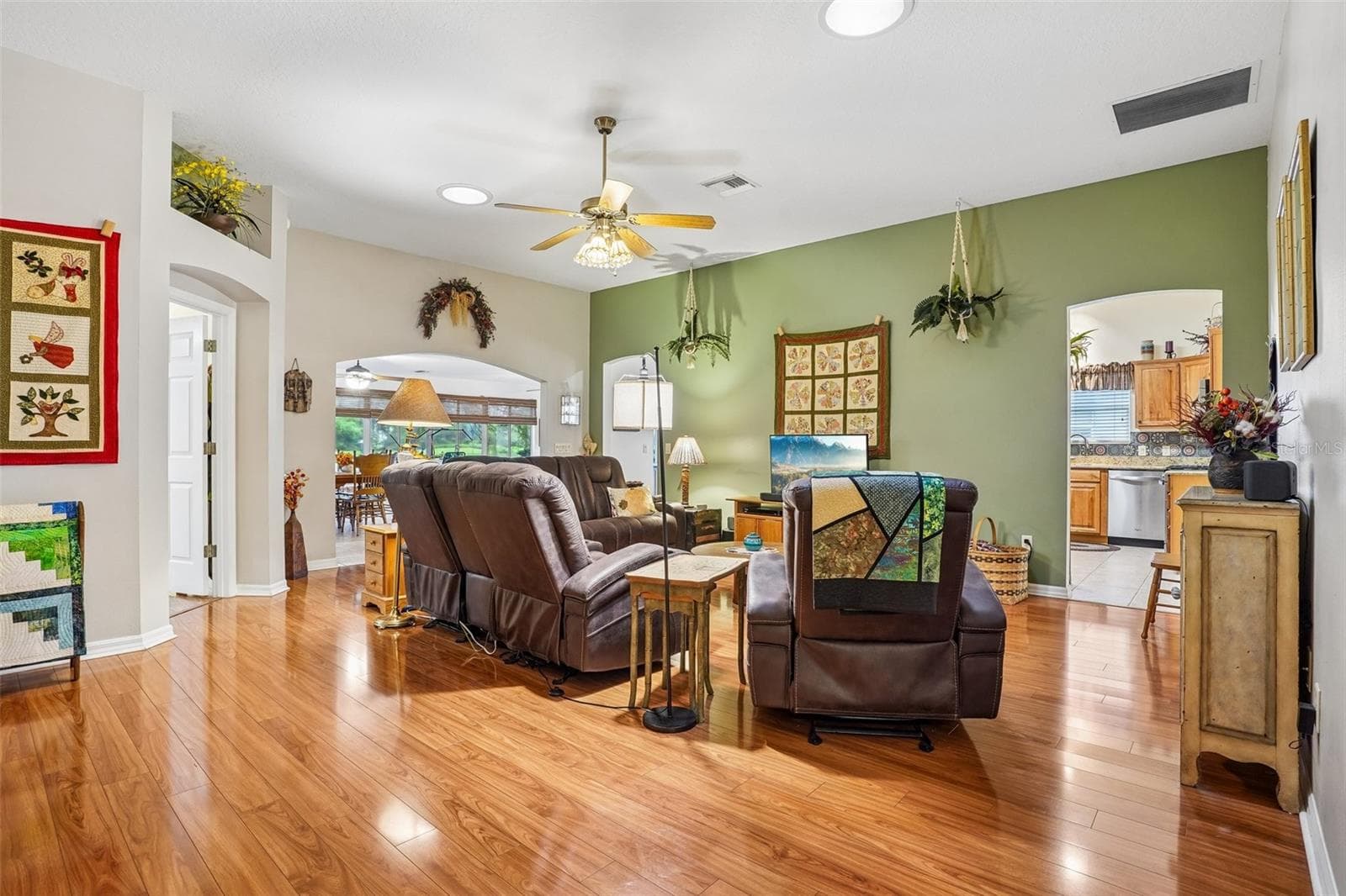 Living Room - 460 LOMA PASEO DR, THE VILLAGES