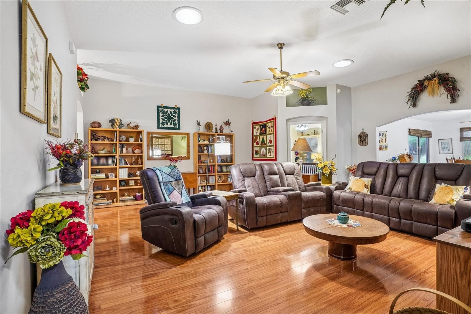 Living Room - 460 LOMA PASEO DR, THE VILLAGES