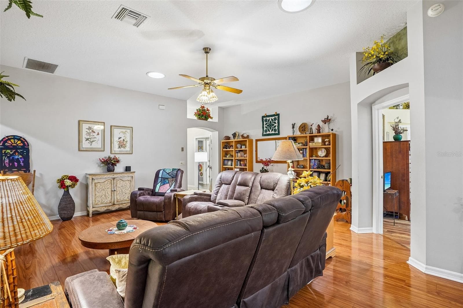 Living Room - 460 LOMA PASEO DR, THE VILLAGES
