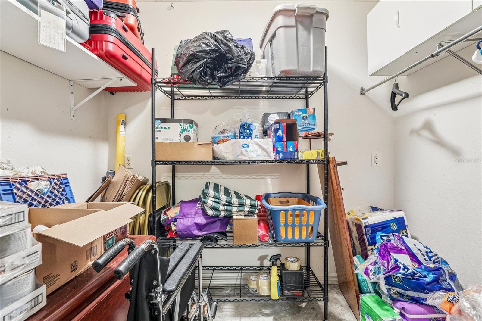 Climate-Controlled Storage Room in the Garage - 460 LOMA PASEO DR, THE VILLAGES