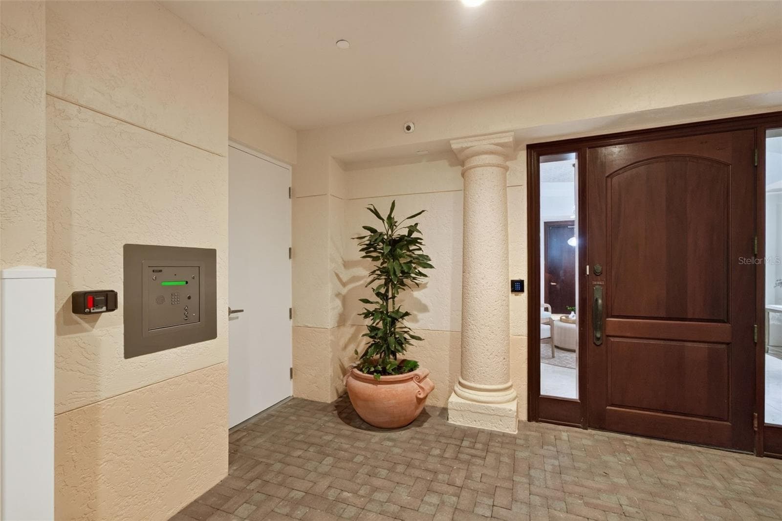 Condominium at 2151 GULF OF MEXICO DR #4, LONGBOAT KEY, photo 4 of 97