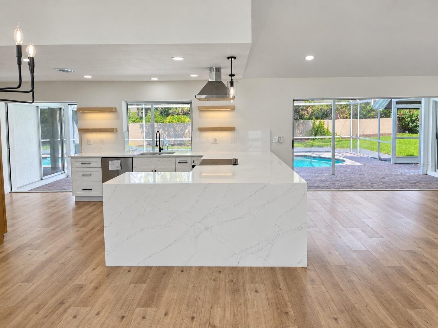 Quartz waterfall countertop - 102 WINDWARD DR, OSPREY