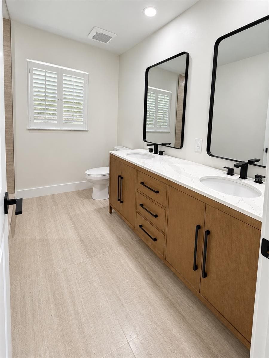 Guest bathroom double vanity, alternate view - 102 WINDWARD DR, OSPREY