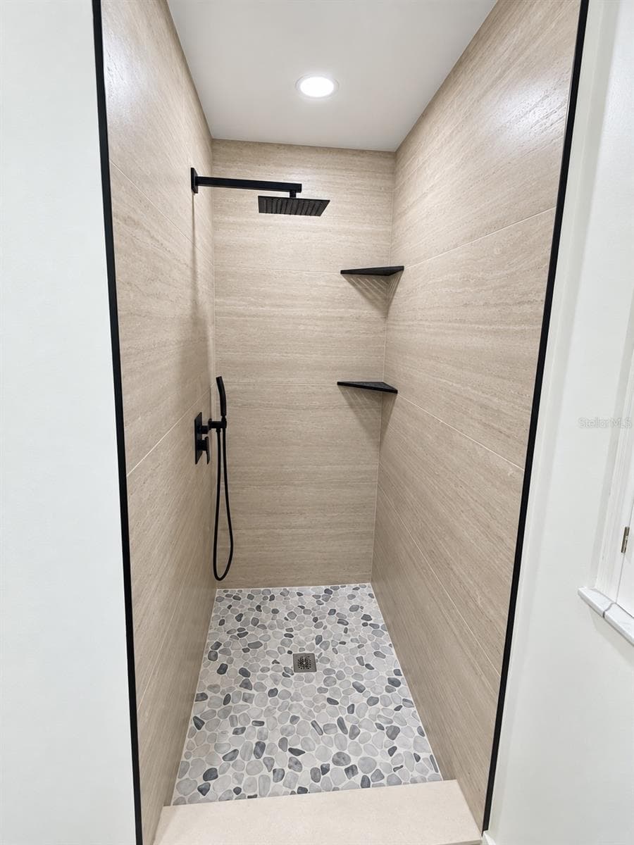 Guest bathroom shower - 102 WINDWARD DR, OSPREY