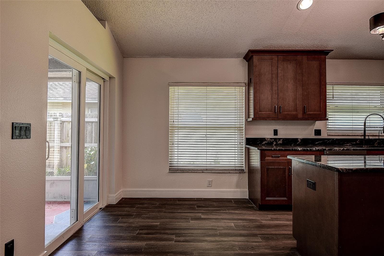 Breakfast area - 1709 SCOTCH PINE DR, BRANDON