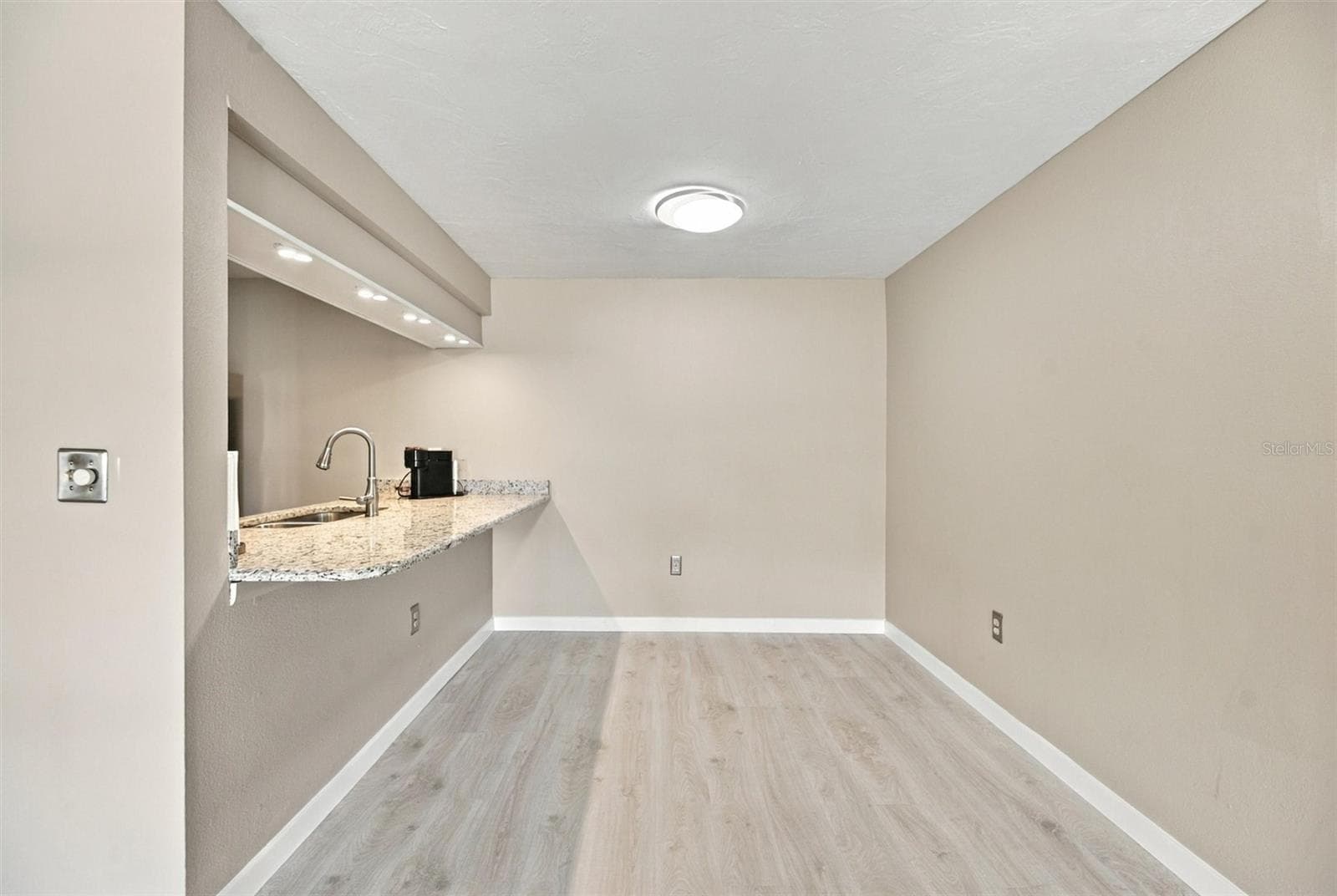 Condominium at 3265 BENEVA RD #104, SARASOTA, photo 8 of 39