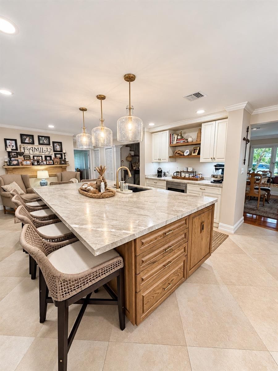 island in kitchen - 3800 SW 137TH AVE, MIRAMAR