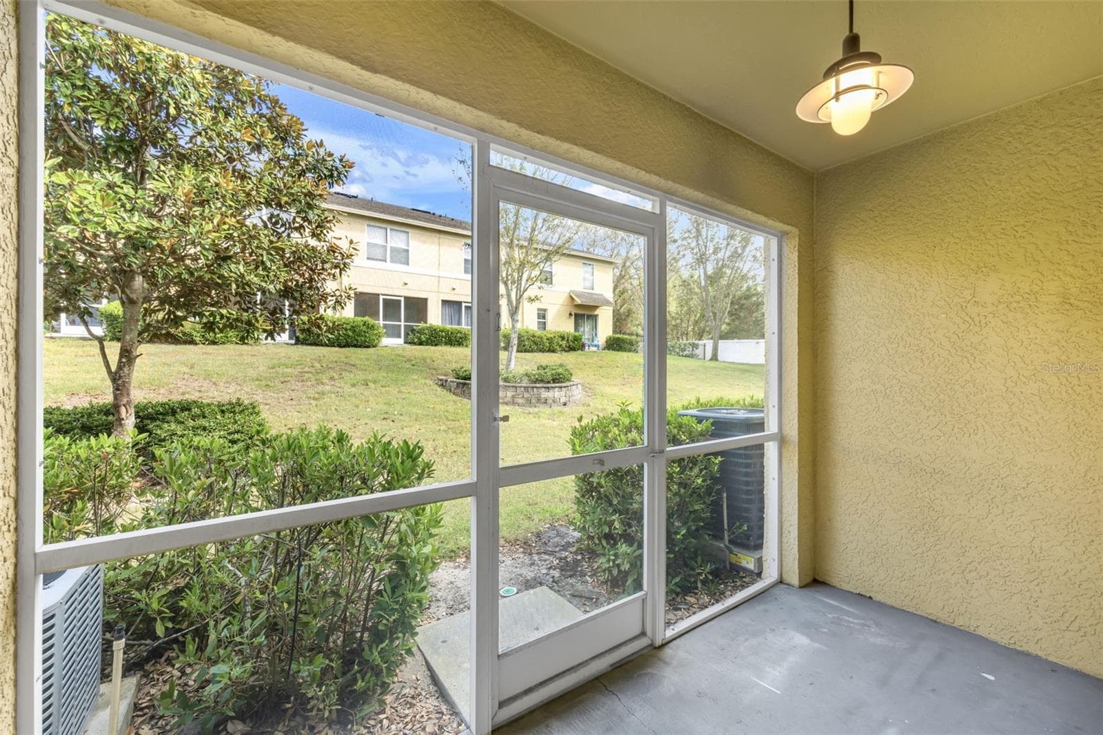 LANI/BACK YARD - 209 DRAW BRIDGE LN, VALRICO