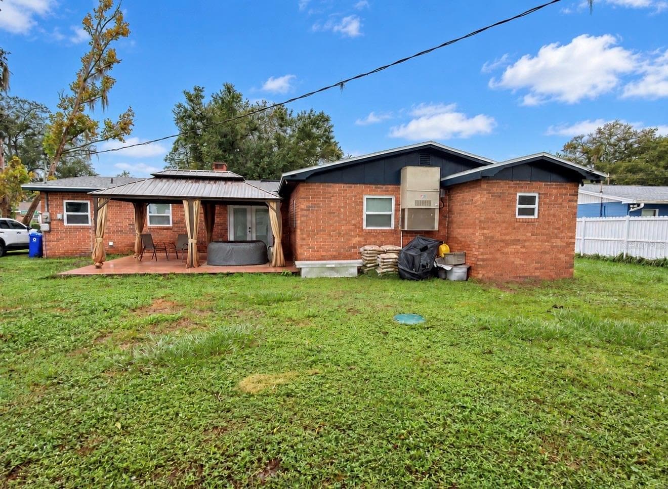 Single Family Residence at 305 W WELLINGTON DR, LAKELAND, photo 16 of 19