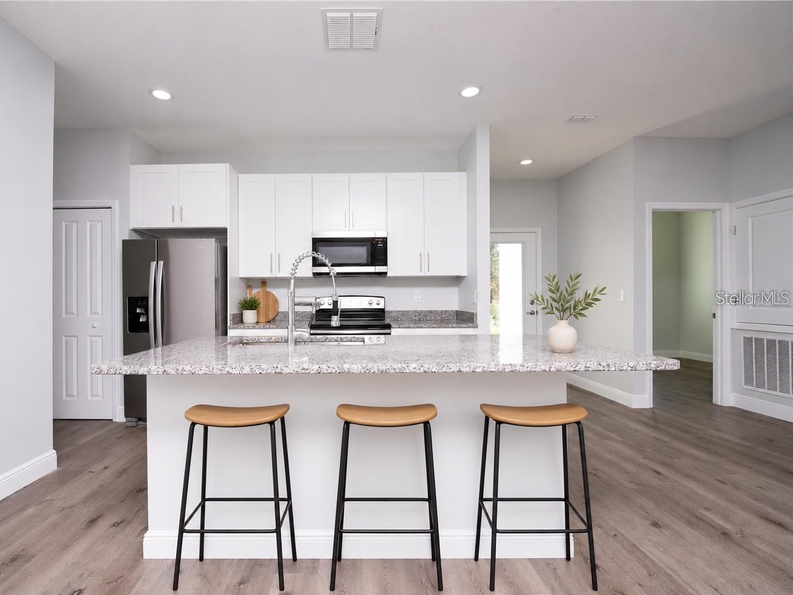Virtually staged - 2433 AVENUE F NW, WINTER HAVEN
