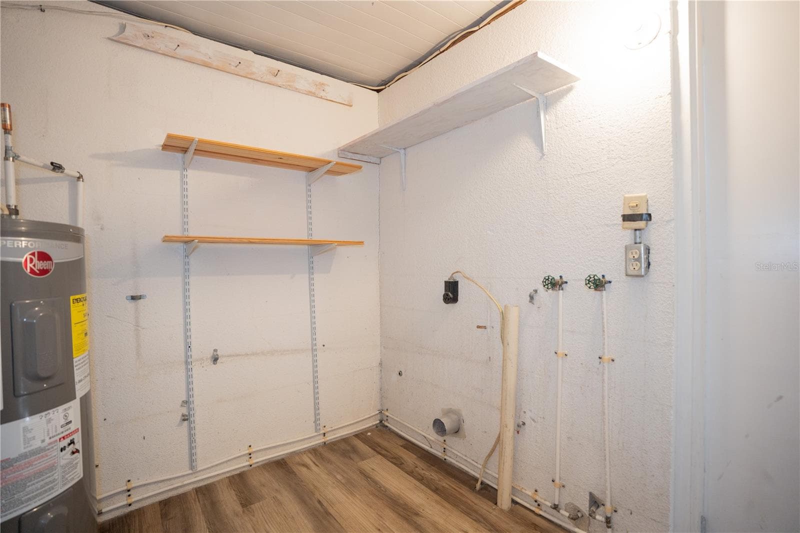 Utility and laundry room - 506 CAMEO DR, LAKELAND