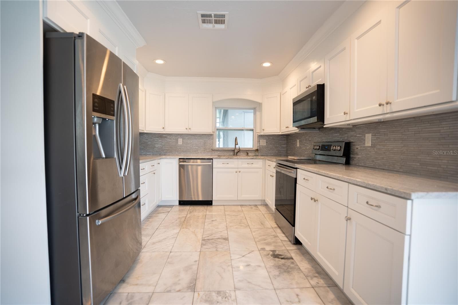 Condominium at 506 CAMEO DR, LAKELAND, photo 30 of 37