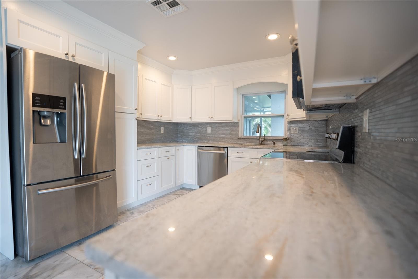 Condominium at 506 CAMEO DR, LAKELAND, photo 31 of 37