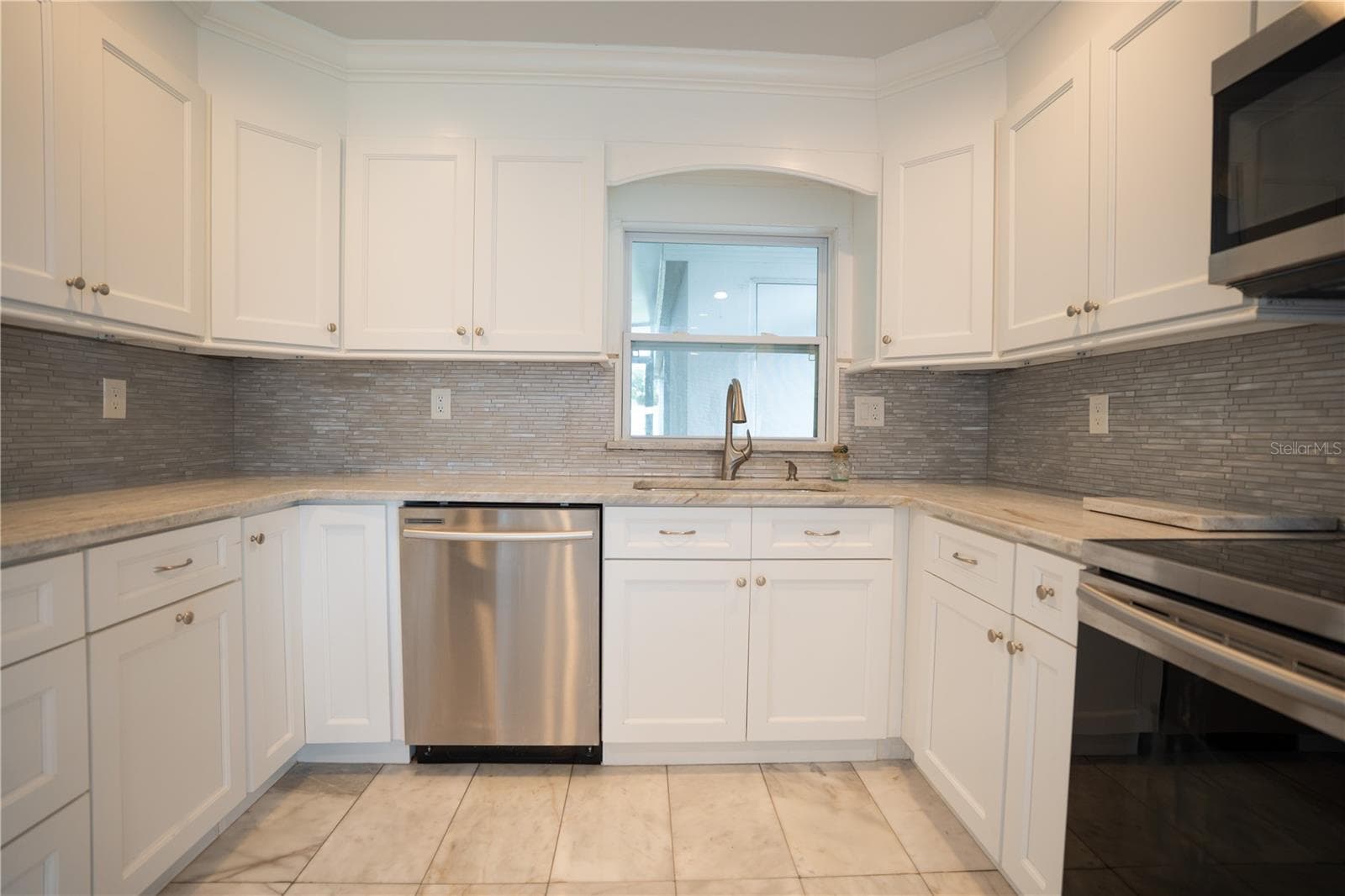 Condominium at 506 CAMEO DR, LAKELAND, photo 32 of 37