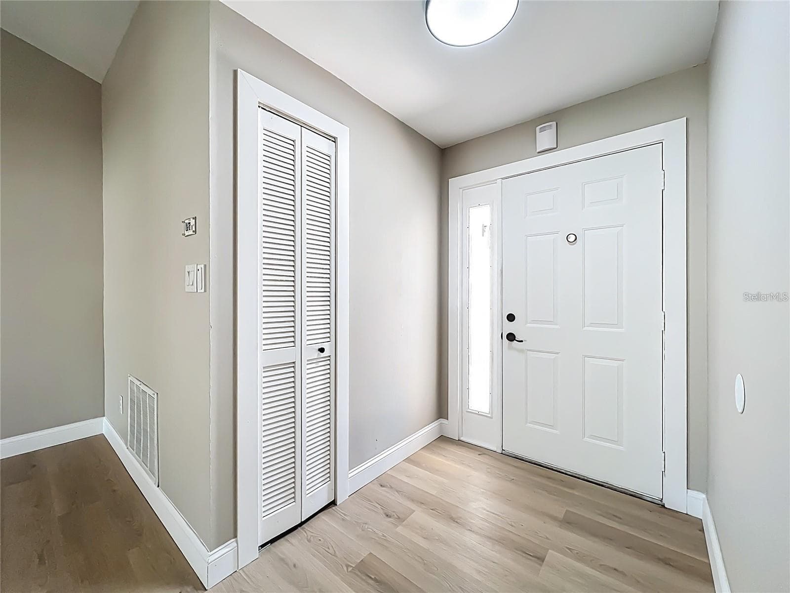 View of entrance and closet. - 6911 CRESCENT RIDGE RD, ORLANDO