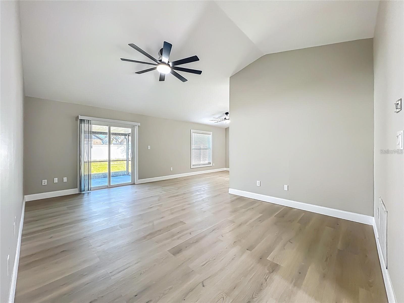 View of living room, sliding doors from entrance. - 6911 CRESCENT RIDGE RD, ORLANDO