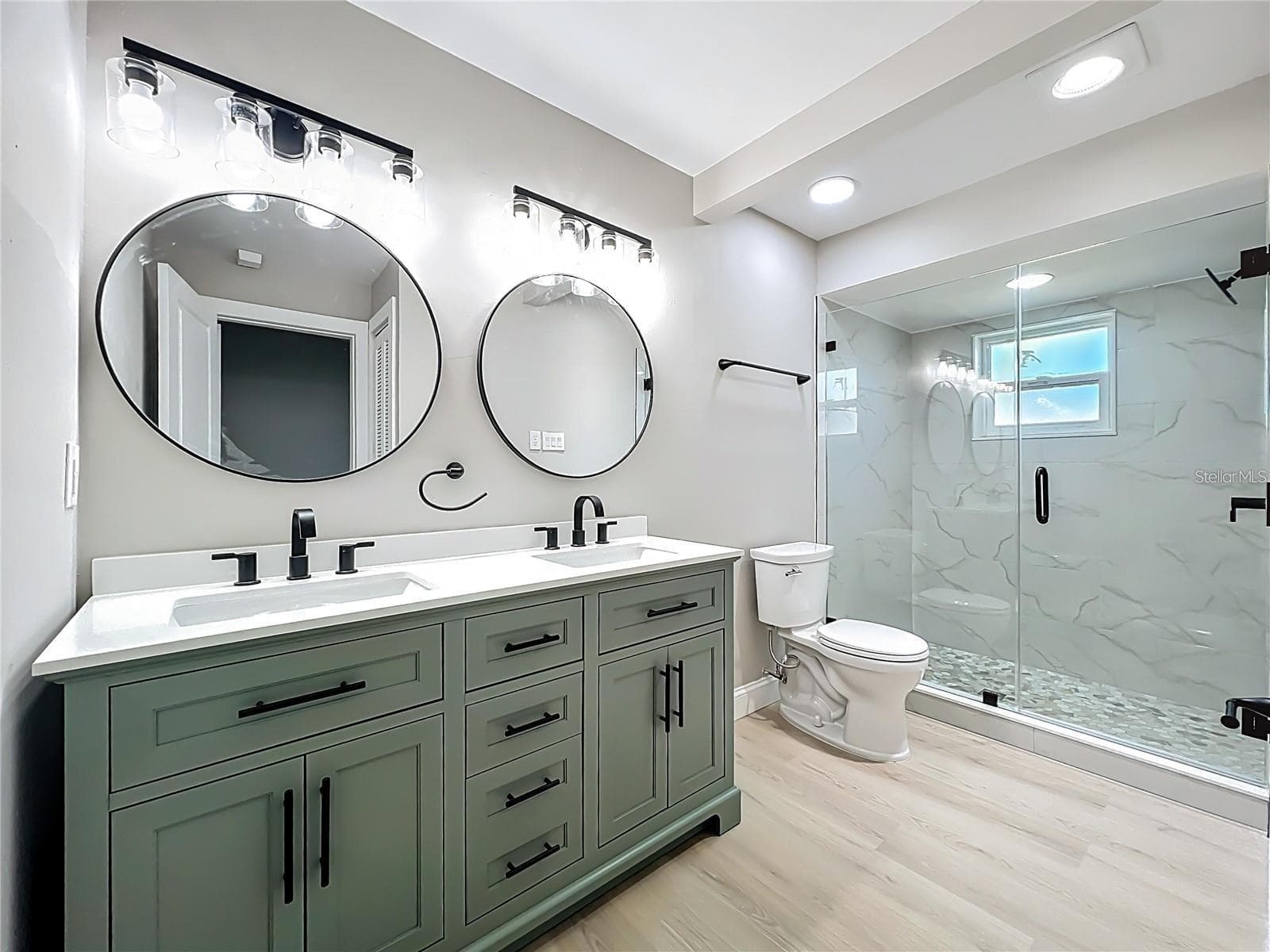 View of primary bathroom from entrance. - 6911 CRESCENT RIDGE RD, ORLANDO