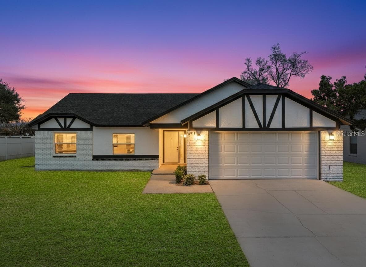 Evening view of property. - 6911 CRESCENT RIDGE RD, ORLANDO