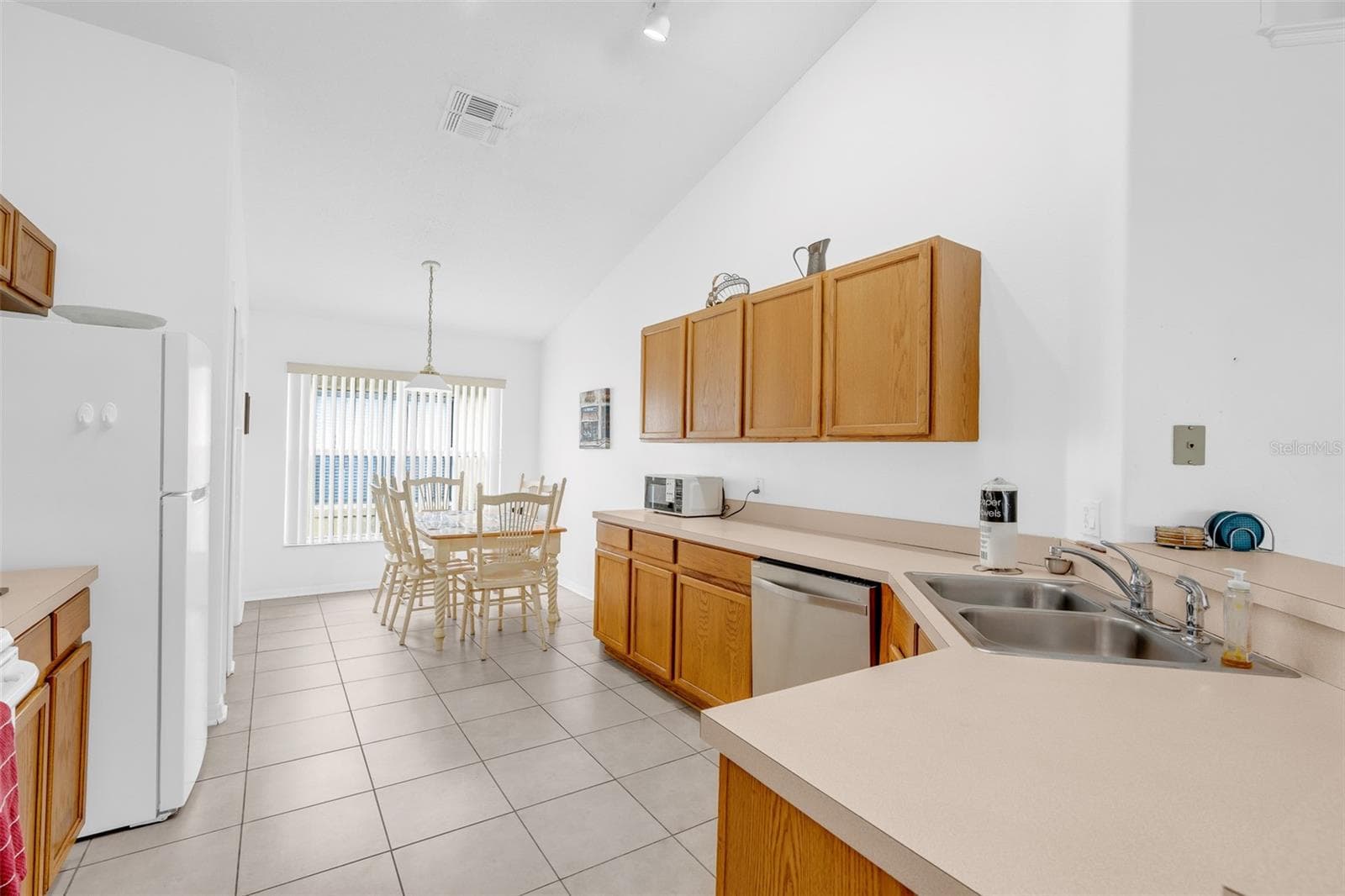 Single Family Residence at 4650 EAGLE PEAK DR, KISSIMMEE, photo 7 of 38