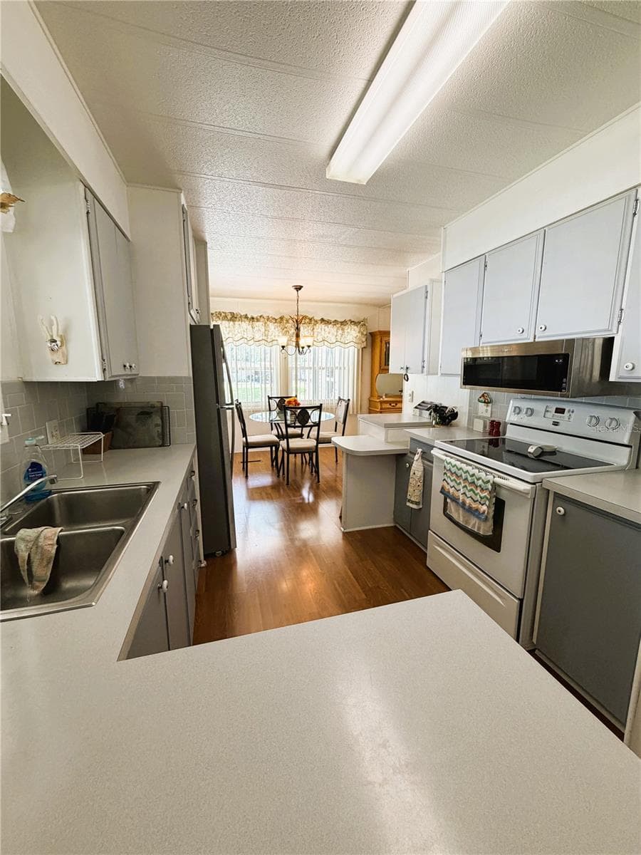 Mobile Home at 351 HAWTHORNE BLVD, LEESBURG, photo 9 of 35