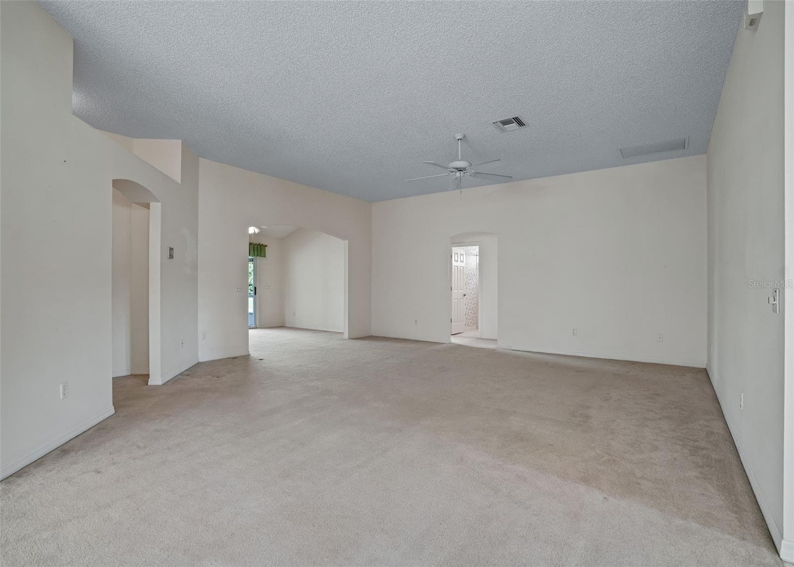 Single Family Residence at 930 RAMOS DR, THE VILLAGES, photo 4 of 41