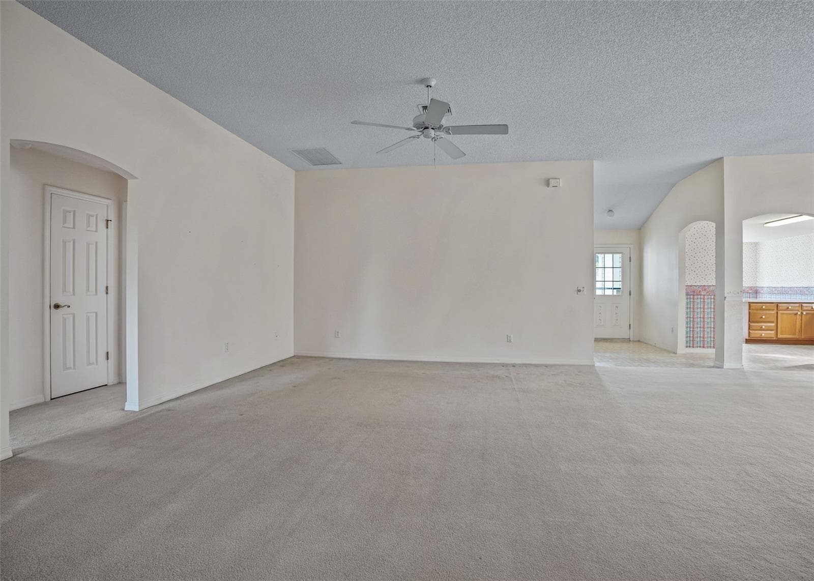 Single Family Residence at 930 RAMOS DR, THE VILLAGES, photo 6 of 41