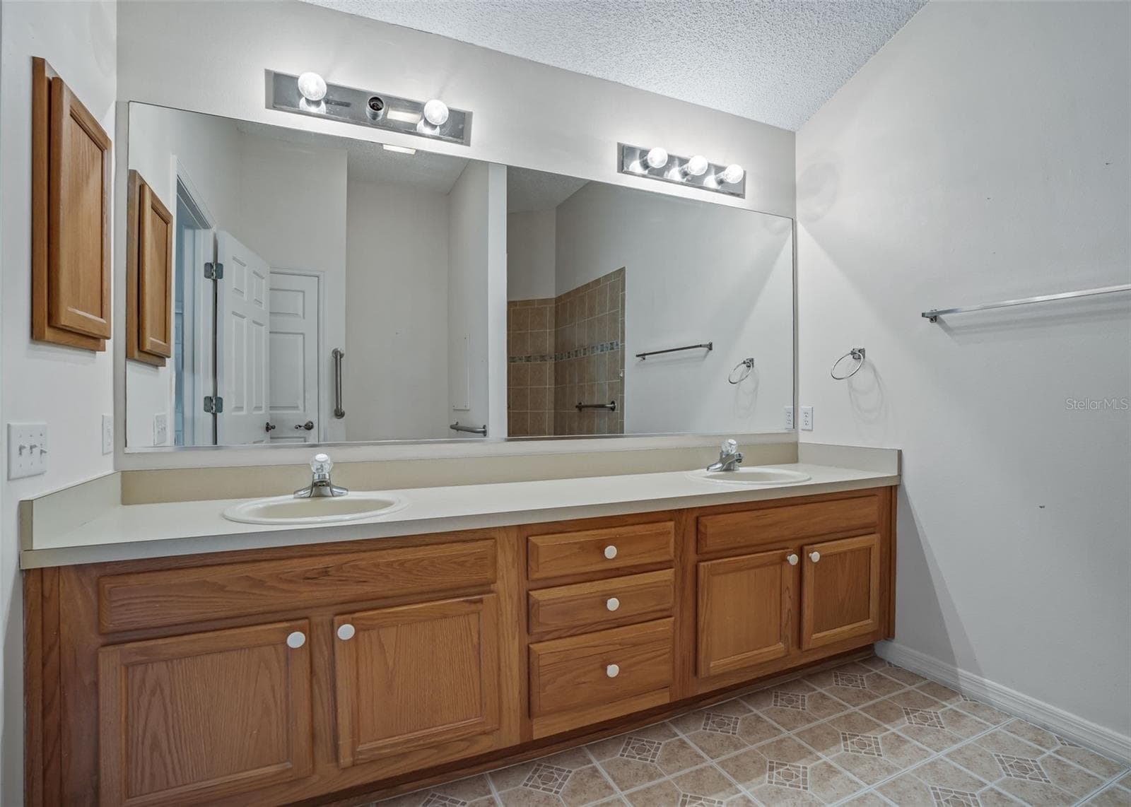 Primary Bathroom - 930 RAMOS DR, THE VILLAGES