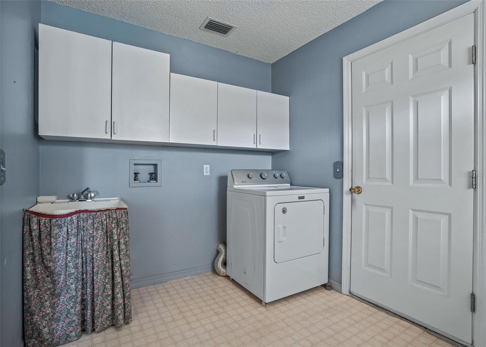 Laundry Room leading to the garage - 930 RAMOS DR, THE VILLAGES