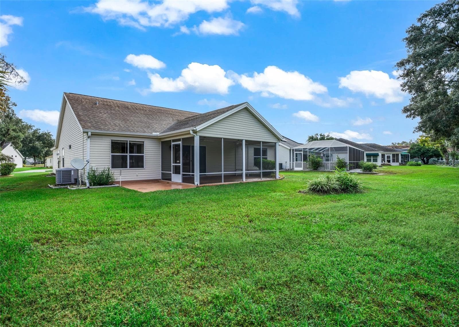 Single Family Residence at 930 RAMOS DR, THE VILLAGES, photo 34 of 41