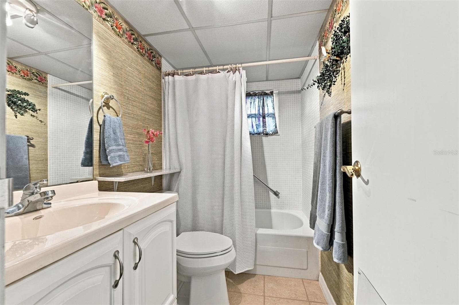 Guest Bathroom - 1802 BEDFORD LN #9, SUN CITY CENTER