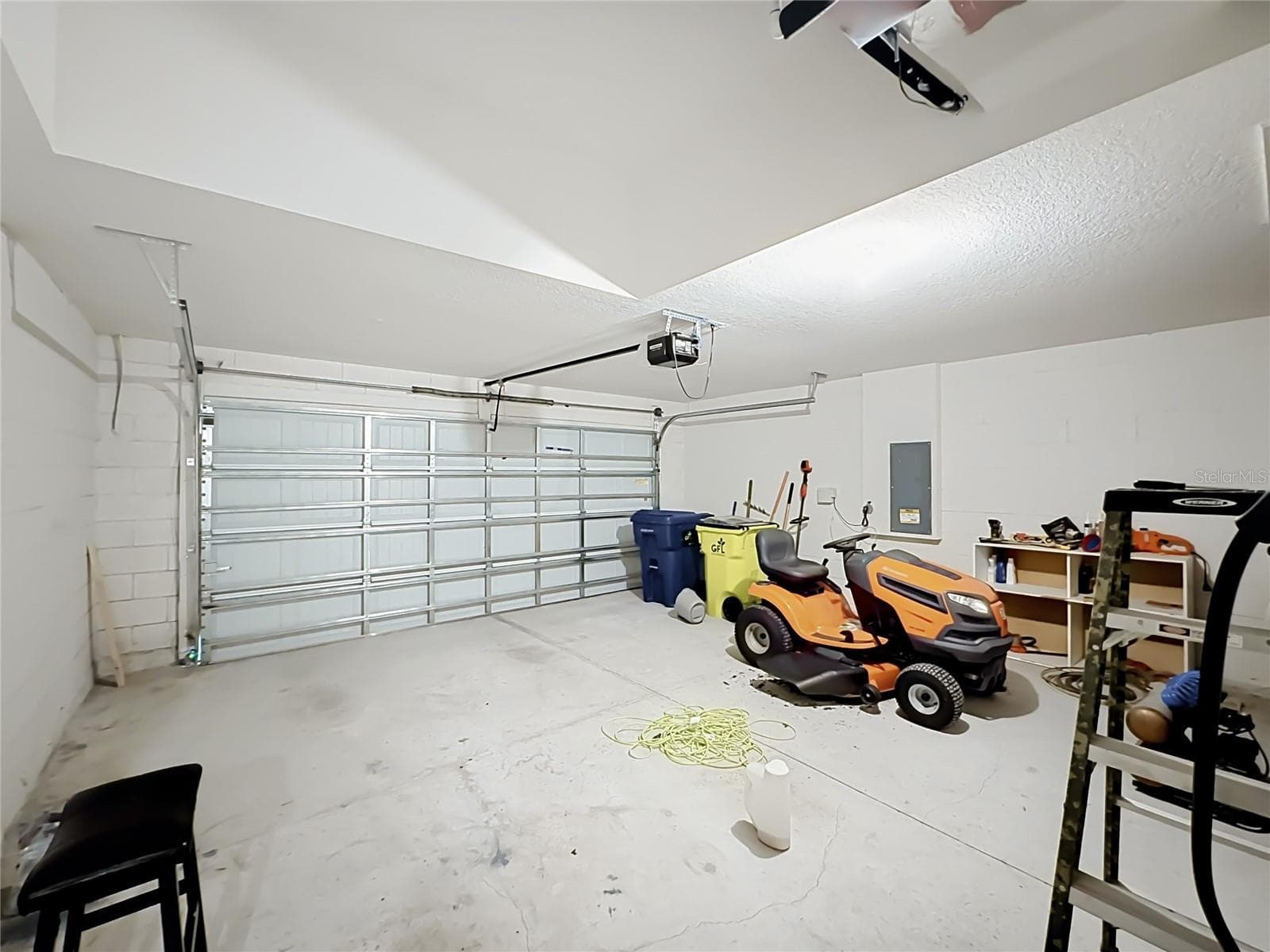 Garage - 12951 DEL LAGO DR, ASTATULA