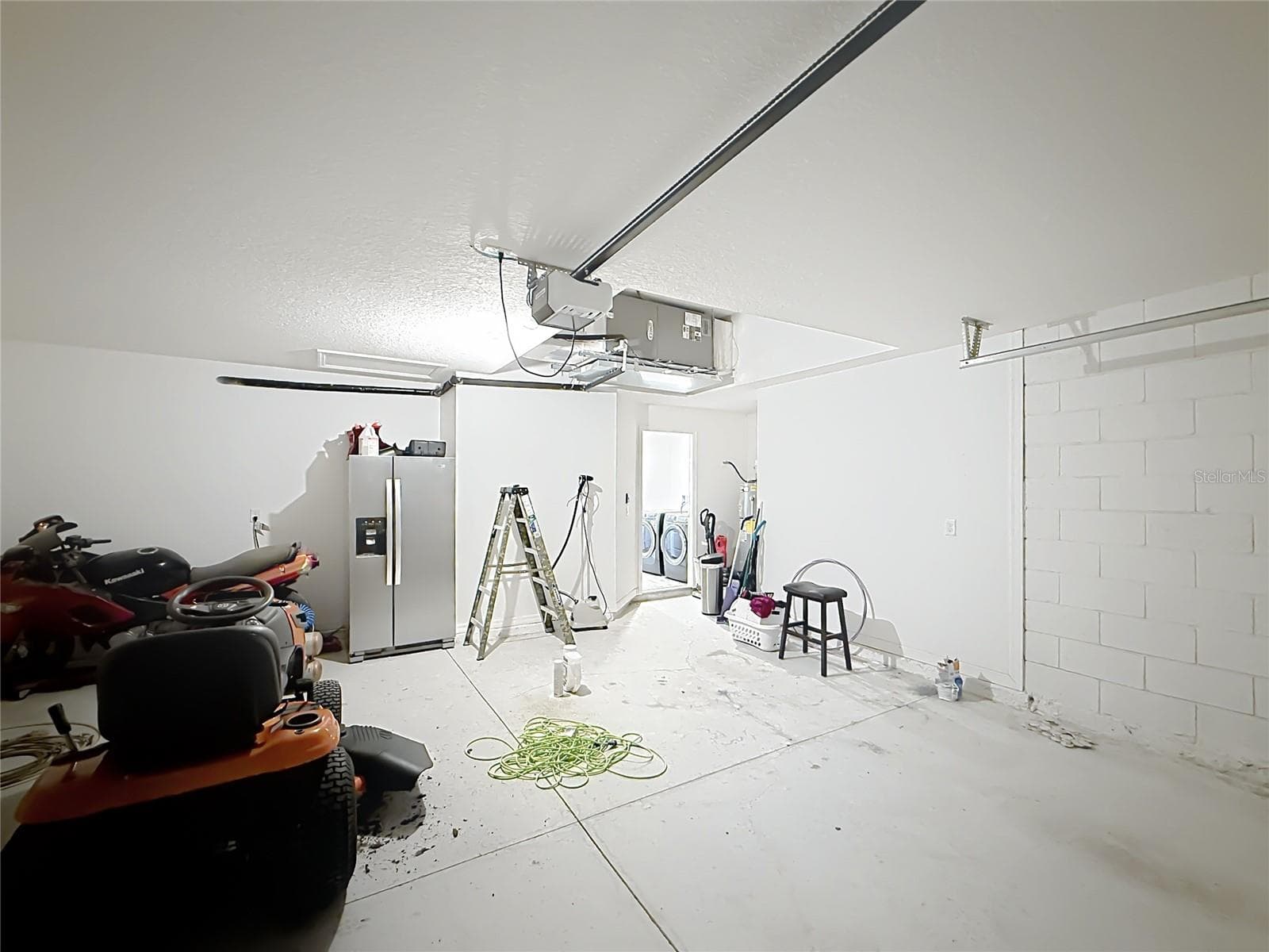 Garage - 12951 DEL LAGO DR, ASTATULA