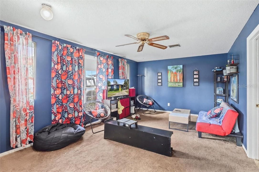 Apartment livingroom - 360 S Inglis AVE, INGLIS FL 34449