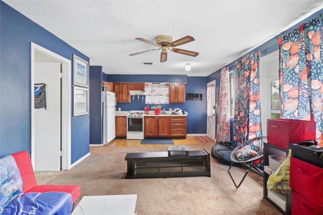 Apartment livingroom - 360 S Inglis AVE, INGLIS FL 34449
