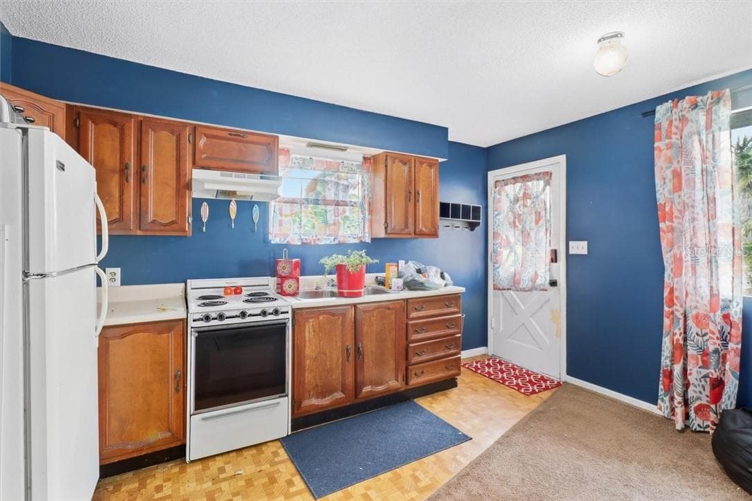 Apartment kitchen - 360 S Inglis AVE, INGLIS FL 34449