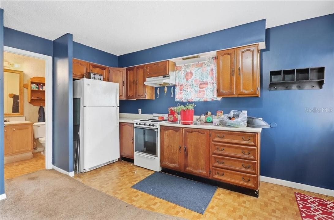 Apartment kitchen - 360 S Inglis AVE, INGLIS FL 34449