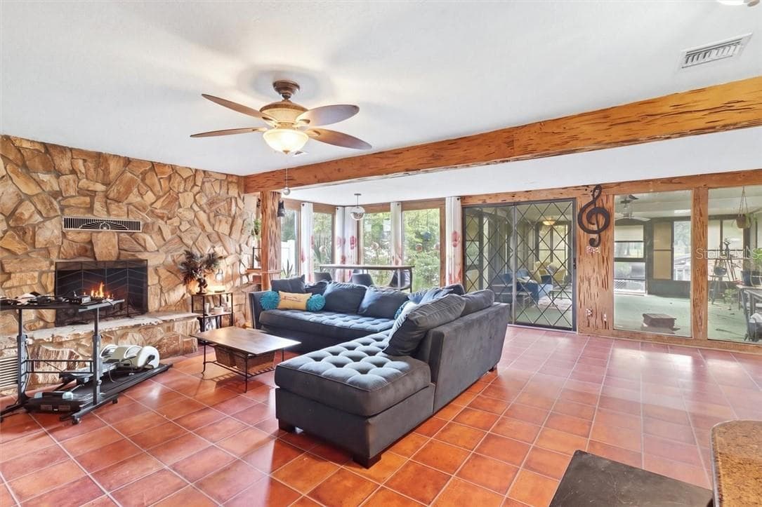 Single Family Residence at 360 S Inglis AVE, INGLIS FL 34449, photo 20 of 52