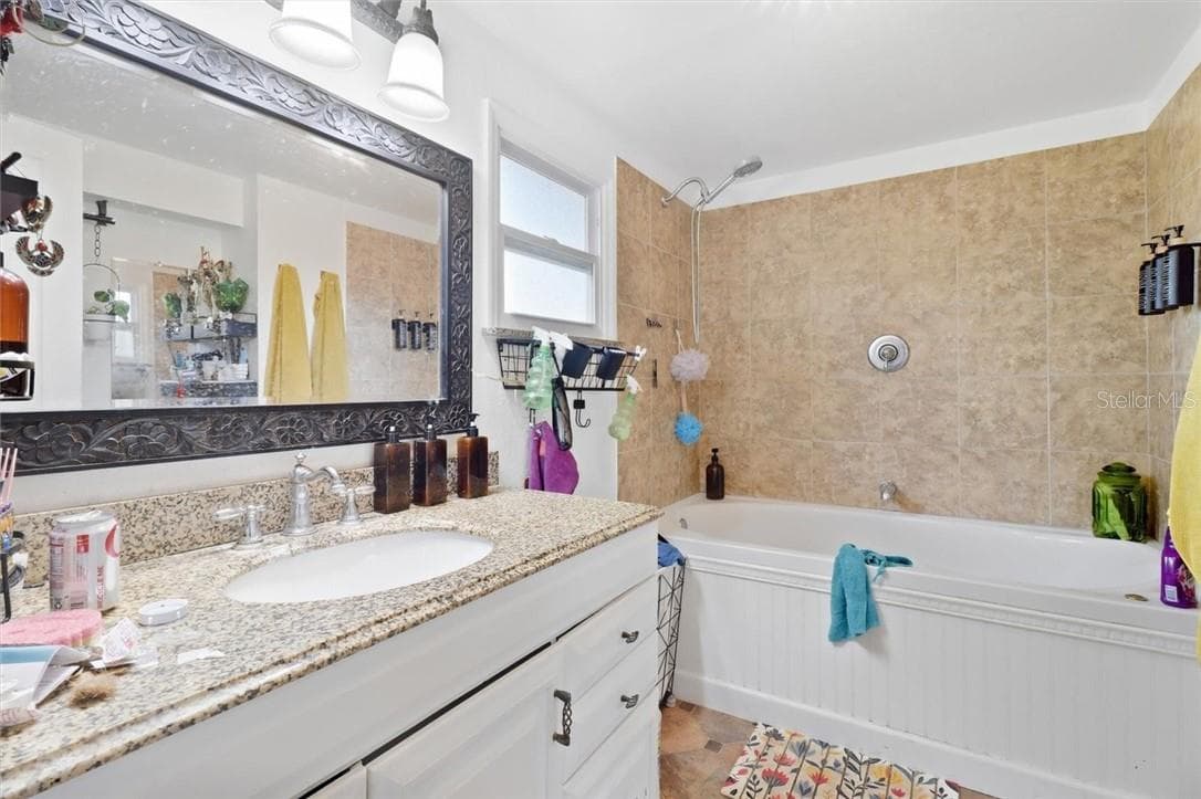 Master bathroom - 360 S Inglis AVE, INGLIS FL 34449