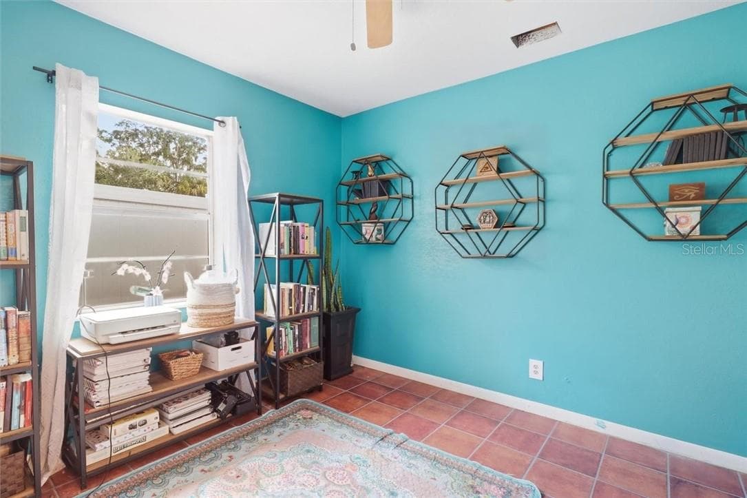 Spareroom 1 - 360 S Inglis AVE, INGLIS FL 34449