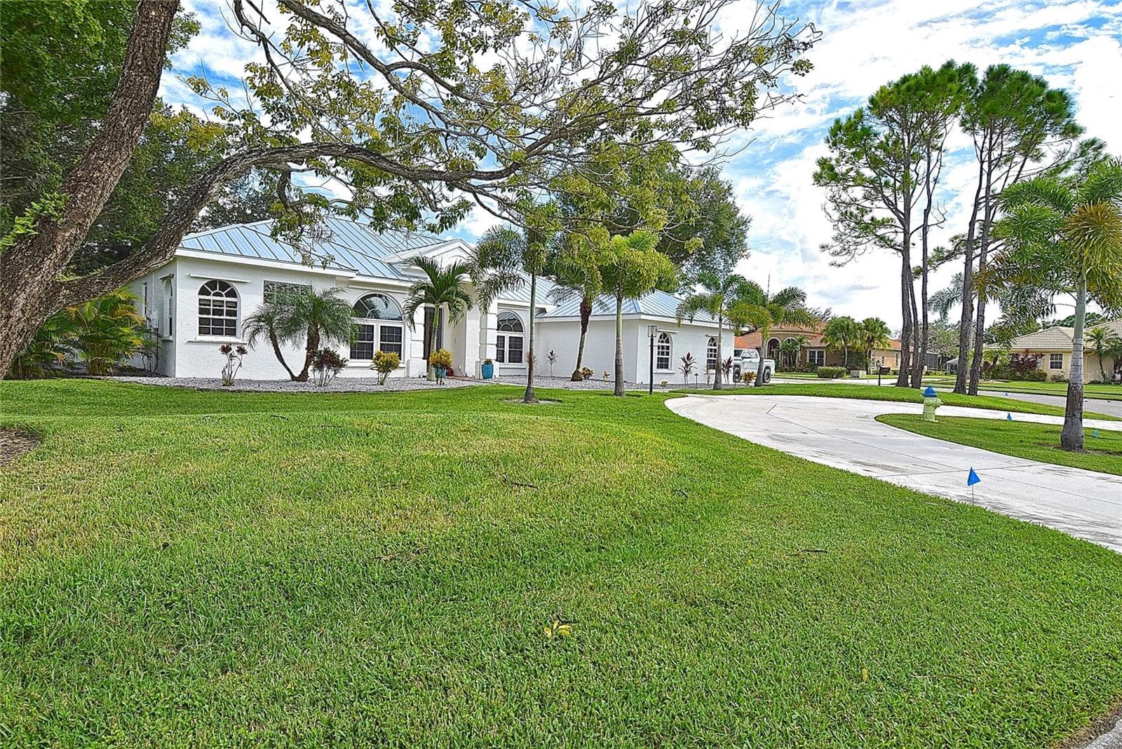 Front yard - 8309 MISTY LAKE CIR, SARASOTA