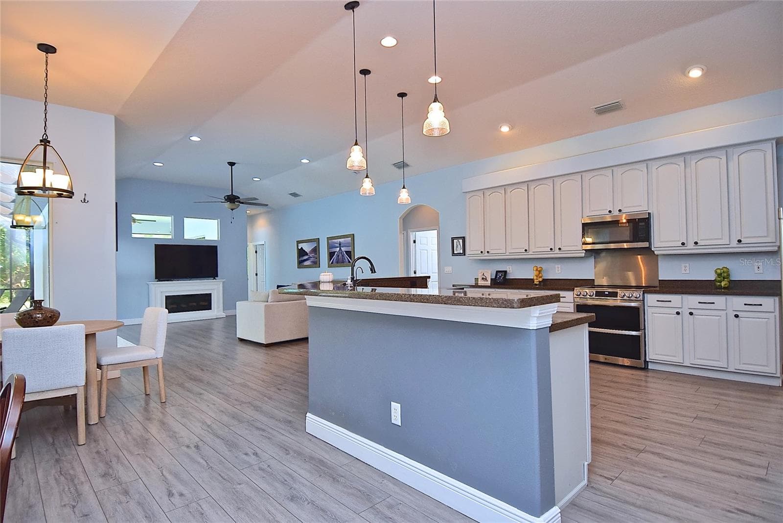 Kitchen overview - 8309 MISTY LAKE CIR, SARASOTA