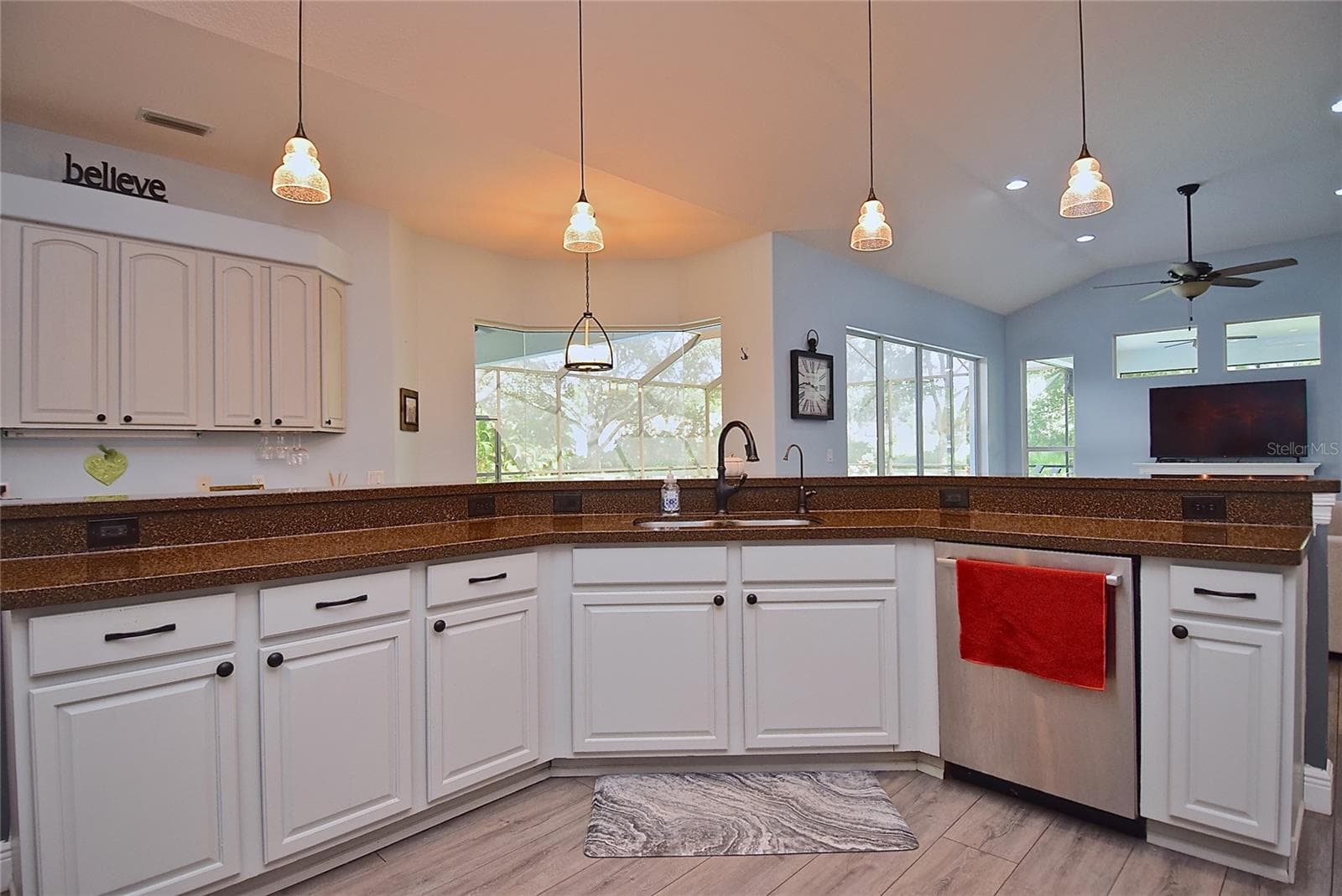Kitchen sink and family room connection - 8309 MISTY LAKE CIR, SARASOTA