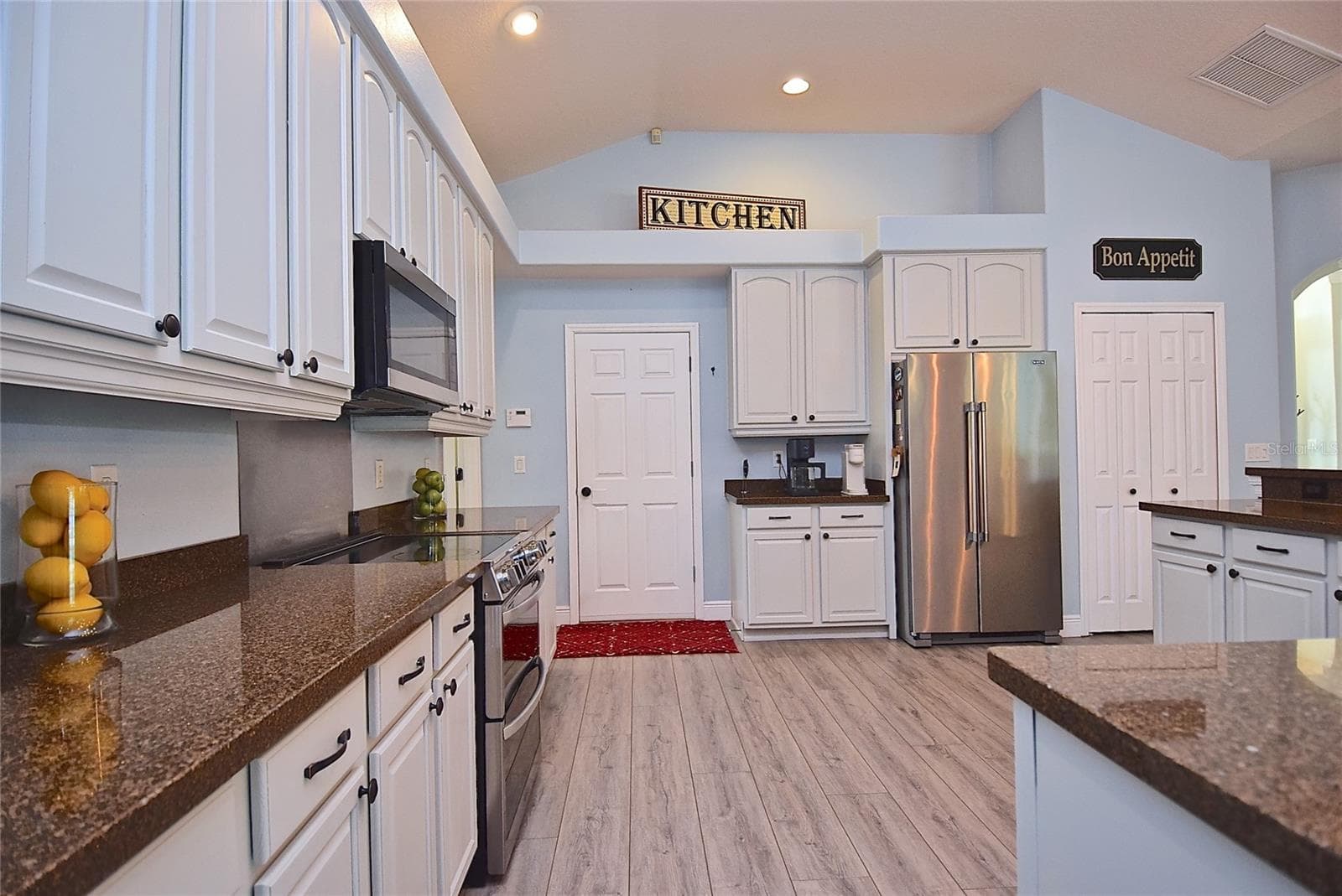 Kitchen cabinetry and appliances - 8309 MISTY LAKE CIR, SARASOTA