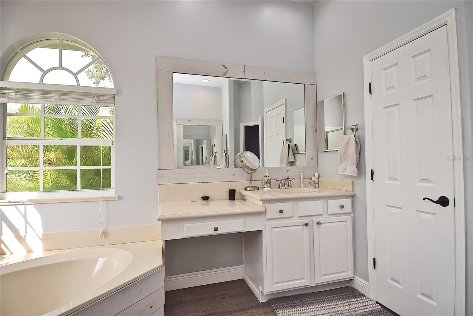 Primary bathroom vanity - 8309 MISTY LAKE CIR, SARASOTA
